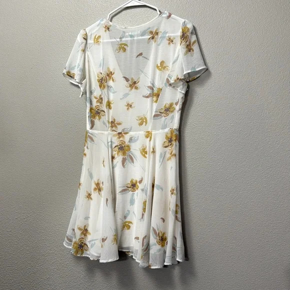 Urban Outfitters Kimchi Blue Sarah Flutter-Sleeve Chiffon Mini Dress - Picture 9 of 14